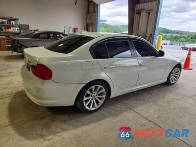 Trzecie zdjęcie samochodu z tyłu: 2011 BMW 328 I SULEV VIN:WBAPH5G56BNM74799 - miniatura