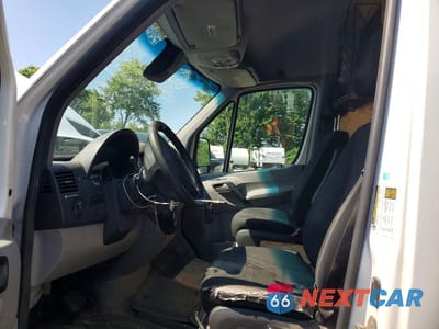 Zdjęcie 7 z 13 samochodu: 2016 MERCEDES-BENZ SPRINTER 2500 DELIVERY VAN VIN:WD3PE8DD4GP182938 - miniatura