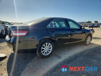 Trzecie zdjęcie samochodu z tyłu: 2010 TOYOTA CAMRY XLE V6 VIN:4T1BK3EK3AU108388 - miniatura