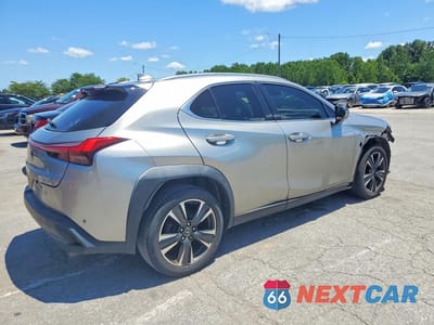 Trzecie zdjęcie samochodu z tyłu: 2019 LEXUS UX 200 VIN:JTHY3JBH8K2015547 - miniatura