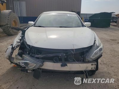 Piąte zdjęcie samochodu w środku: 2017 NISSAN ALTIMA 2.5 S VIN:1N4AL3AP3HN348243 - miniatura