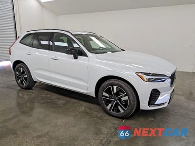 Czwarte zdjęcie samochodu z boku: 2026 VOLVO XC60 PLUS VIN:YV4M12RC9T1398716 - miniatura