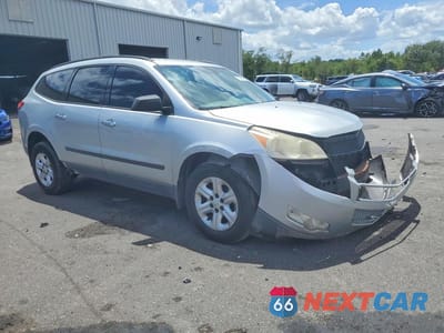 Czwarte zdjęcie samochodu z boku: 2011 CHEVROLET TRAVERSE LS VIN:1GNKREED8BJ126277 - miniatura