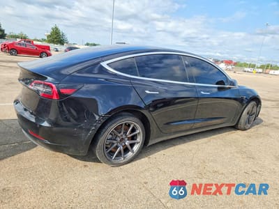 Trzecie zdjęcie samochodu z tyłu: 2019 TESLA MODEL 3 VIN:5YJ3E1EA2KF297623 - miniatura
