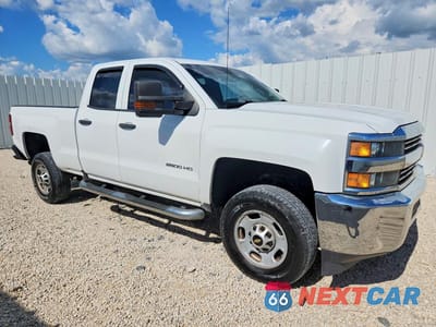Czwarte zdjęcie samochodu z boku: 2017 CHEVROLET SILVERADO C2500 HEAVY DUTY VIN:1GC2CUEG1HZ349897 - miniatura