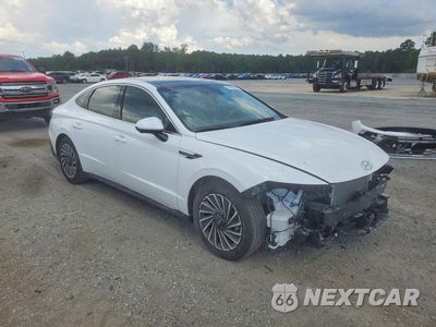 Czwarte zdjęcie samochodu z boku: 2024 HYUNDAI SONATA HYBRID LIMITED VIN:KMHL54JJ5RA099978 - miniatura