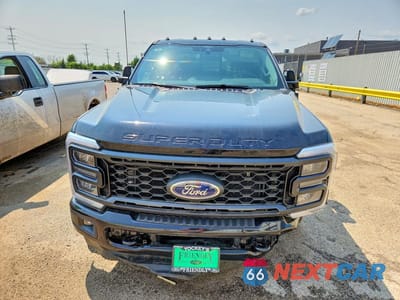 Piąte zdjęcie samochodu w środku: 2026 FORD F350 SUPER DUTY VIN:1FT8W3DM0TEC88187 - miniatura