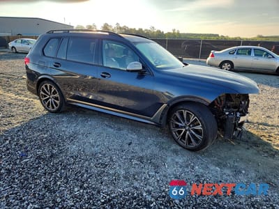 Czwarte zdjęcie samochodu z boku: 2021 BMW X7 M50I VIN:5UXCX6C09M9E15859 - miniatura