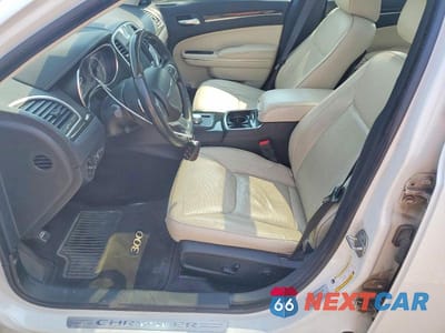 Zdjęcie 7 z 12 samochodu: 2016 CHRYSLER 300C VIN:2C3CCAET2GH238813 - miniatura
