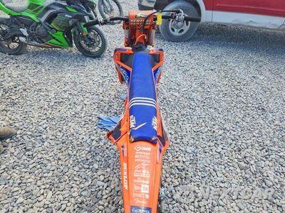 Zdjęcie 6 z 8 samochodu: 2016 KTM 250 SX-F VIN:VBKSXK433GM150691 - miniatura