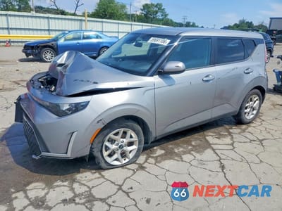 2023 KIA SOUL LX KNDJ23AU8P7890718 - główne zdjęcie licytacji z USA - miniatura