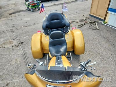 Piąte zdjęcie samochodu w środku: 2017 HARLEY-DAVIDSON FLHTCUTG TRI GLIDE ULTRA VIN:1HD1MAD1XHB854395 - miniatura