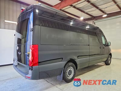 Trzecie zdjęcie samochodu z tyłu: 2025 MERCEDES-BENZ SPRINTER 2500 VIN:W1Z4KGHY1ST214342 - miniatura