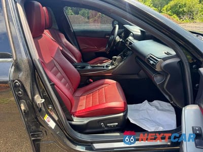 Piąte zdjęcie samochodu w środku: 2018 LEXUS IS 300 VIN:JTHBA1D20J5070091 - miniatura