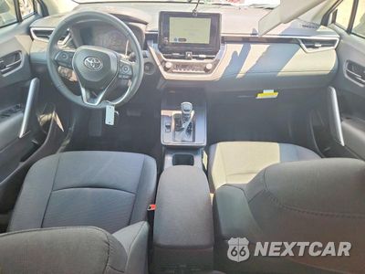 Zdjęcie 8 z 13 samochodu: 2026 TOYOTA COROLLA CROSS LE VIN:7MUCAABG3TV167728 - miniatura
