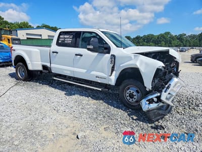 Czwarte zdjęcie samochodu z boku: 2024 FORD F350 SUPER DUTY VIN:1FT8W3DTXRED20207 - miniatura