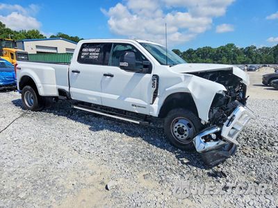 Czwarte zdjęcie samochodu z boku: 2024 FORD F350 SUPER DUTY VIN:1FT8W3DTXRED20207 - miniatura