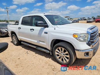 Czwarte zdjęcie samochodu z boku: 2016 TOYOTA TUNDRA CREWMAX SR5 VIN:5TFEY5F11GX199234 - miniatura