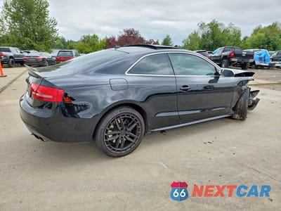 Trzecie zdjęcie samochodu z tyłu: 2010 AUDI S5 PRESTIGE VIN:WAUVVAFR8AA005586 - miniatura