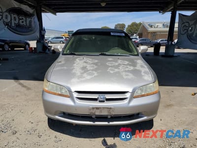 Piąte zdjęcie samochodu w środku: 1999 HONDA ACCORD LX VIN:JHMCG6656XC012577 - miniatura