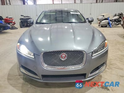 Piąte zdjęcie samochodu w środku: 2014 JAGUAR XF VIN:SAJWJ0EF5E8U09688 - miniatura