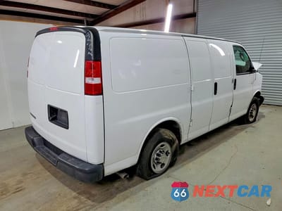 Trzecie zdjęcie samochodu z tyłu: 2024 CHEVROLET EXPRESS 2500 CARGO DELIVERY VAN VIN:1GCWGAFP5R1237123 - miniatura