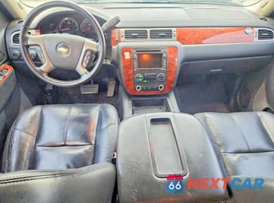 Zdjęcie 8 z 13 samochodu: 2011 CHEVROLET SUBURBAN K1500 LT VIN:1GNSKJE31BR368642 - miniatura