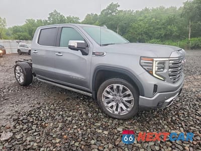 Czwarte zdjęcie samochodu z boku: 2025 GMC SIERRA K1500 DENALI VIN:3GTUUGEL3SG221494 - miniatura