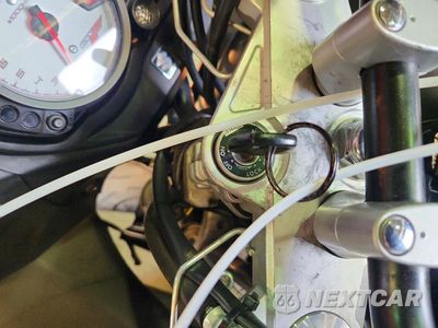 Zdjęcie 8 z 10 samochodu: 2008 SUZUKI GSX650 F VIN:JS1GP74A682100247 - miniatura