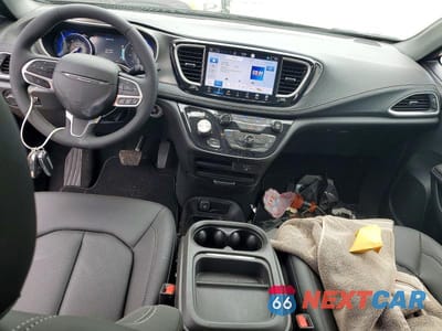 Zdjęcie 8 z 13 samochodu: 2027 CHRYSLER PACIFICA SELECT VIN:2C4RC1BG9VR556058 - miniatura