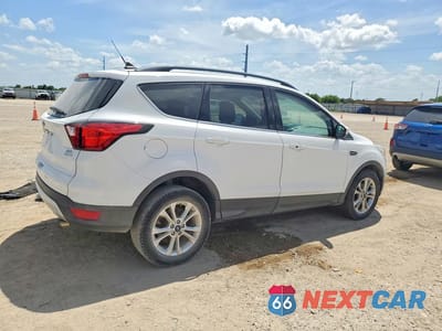 Trzecie zdjęcie samochodu z tyłu: 2019 FORD ESCAPE SEL VIN:1FMCU0HD1KUB57567 - miniatura