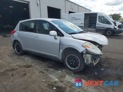 Czwarte zdjęcie samochodu z boku: 2011 NISSAN VERSA 1.8 S VIN:3N1BC1CP0BL396048 - miniatura