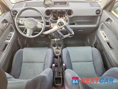 Zdjęcie 8 z 13 samochodu: 2006 TOYOTA SCION XB VIN:JTLKT324X64092371 - miniatura