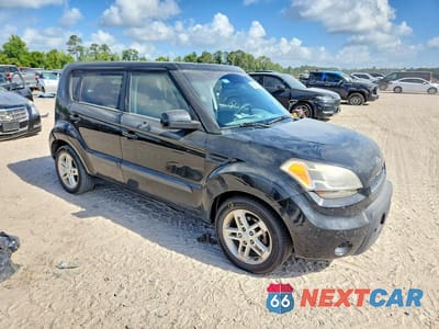 Czwarte zdjęcie samochodu z boku: 2011 KIA SOUL + VIN:KNDJT2A21B7351078 - miniatura