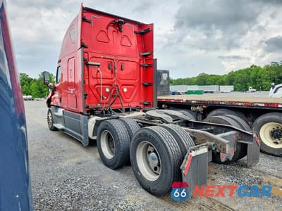 Drugie zdjęcie samochodu z przodu: 2018 FREIGHTLINER CASCADIA 125 SEMI TRUCK VIN:1FUJGLDR4JLJK5053 - miniatura