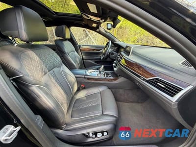 Piąte zdjęcie samochodu w środku: 2022 BMW 740 XI VIN:WBA7T4C03NCK23662 - miniatura