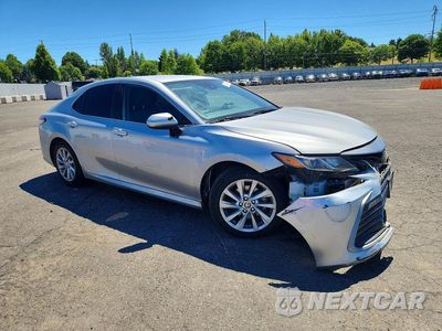 Czwarte zdjęcie samochodu z boku: 2021 TOYOTA CAMRY LE VIN:4T1C11AK4MU591704 - miniatura