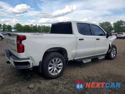 Trzecie zdjęcie samochodu z tyłu: 2021 CHEVROLET SILVERADO K1500 CUSTOM VIN:3GCPYBEKXMG295798 - miniatura