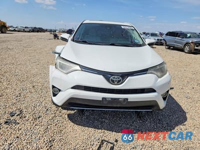 Piąte zdjęcie samochodu w środku: 2018 TOYOTA RAV4 XLE VIN:2T3WFREV0JW411946 - miniatura