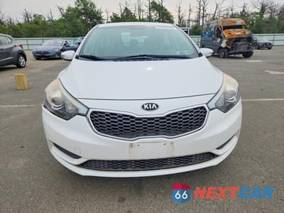 Piąte zdjęcie samochodu w środku: 2016 KIA FORTE LX VIN:KNAFX4A60G5501559 - miniatura