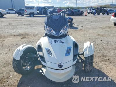 Drugie zdjęcie samochodu z przodu: 2013 CAN-AM SPYDER ROADSTER ST VIN:2BXNCBC16DV000133 - miniatura