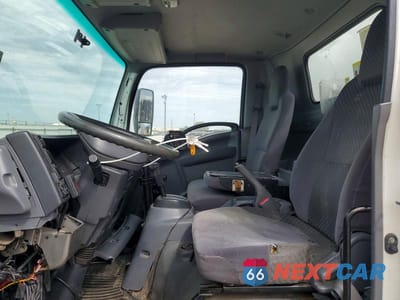 Zdjęcie 7 z 14 samochodu: 2014 ISUZU NPR HD BOX TRUCK VIN:54DC4W1B5ES804340 - miniatura