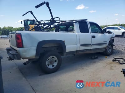 Trzecie zdjęcie samochodu z tyłu: 2005 CHEVROLET SILVERADO K2500 HEAVY DUTY VIN:1GCHK29UX5E310360 - miniatura