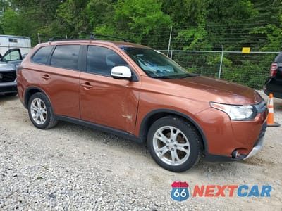 Czwarte zdjęcie samochodu z boku: 2015 MITSUBISHI OUTLANDER SE VIN:JA4AD3A35FZ008998 - miniatura