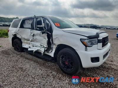 Czwarte zdjęcie samochodu z boku: 2020 TOYOTA SEQUOIA TRD PRO VIN:5TDBY5G11LS176926 - miniatura