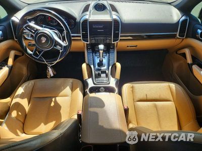 Zdjęcie 8 z 12 samochodu: 2017 PORSCHE CAYENNE VIN:WP1AA2A26HKA91416 - miniatura