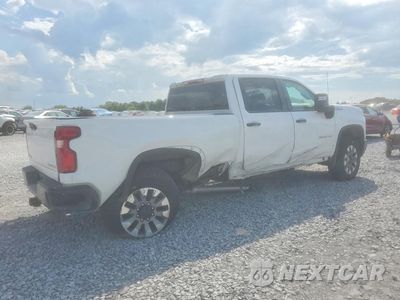 Trzecie zdjęcie samochodu z tyłu: 2025 CHEVROLET SILVERADO K2500 CUSTOM VIN:1GC4KME71SF104246 - miniatura