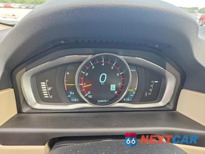 Zdjęcie 9 z 12 samochodu: 2014 VOLVO XC70 T6 VIN:YV4902BZ8E1181328 - miniatura