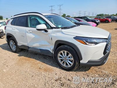 Czwarte zdjęcie samochodu z boku: 2024 TOYOTA COROLLA CROSS LE VIN:7MUBAABG9RV093722 - miniatura