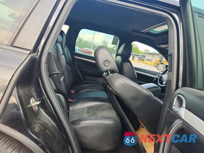 Zdjęcie 11 z 14 samochodu: 2010 PORSCHE CAYENNE GTS VIN:WP1AD2AP3ALA60255 - miniatura